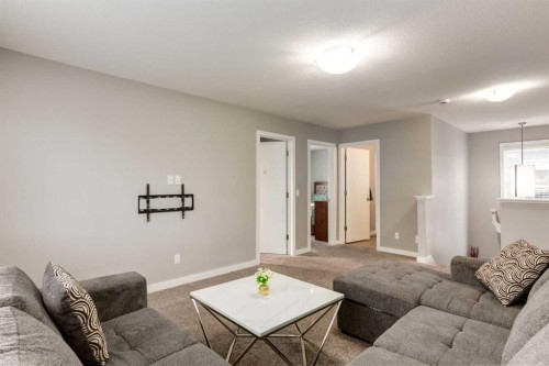165 Bayside Loop Sw, Airdrie, AB - Indoor Photo Showing Living Room