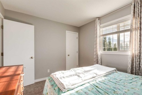 165 Bayside Loop Sw, Airdrie, AB - Indoor Photo Showing Bedroom