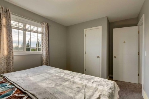165 Bayside Loop Sw, Airdrie, AB - Indoor Photo Showing Bedroom