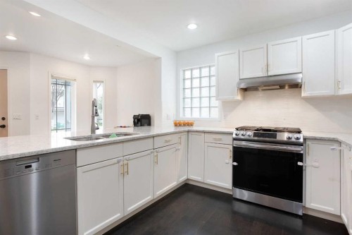 184 Inglewood Cove Se, Calgary, AB - Indoor Photo Showing Kitchen With Upgraded Kitchen