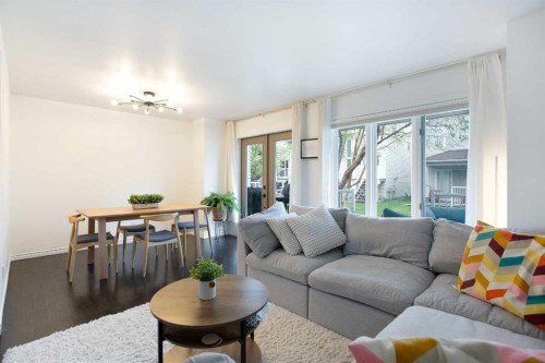 184 Inglewood Cove Se, Calgary, AB - Indoor Photo Showing Living Room