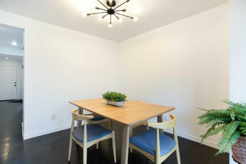 184 Inglewood Cove Se, Calgary, AB - Indoor Photo Showing Dining Room