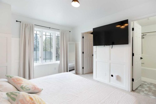 184 Inglewood Cove Se, Calgary, AB - Indoor Photo Showing Bedroom