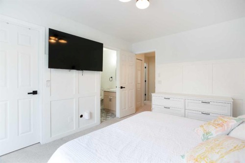 184 Inglewood Cove Se, Calgary, AB - Indoor Photo Showing Bedroom