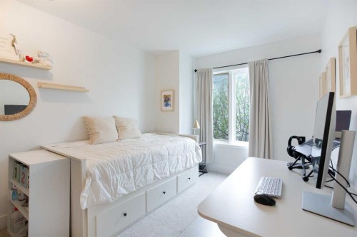 184 Inglewood Cove Se, Calgary, AB - Indoor Photo Showing Bedroom