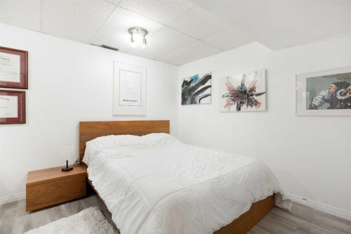 184 Inglewood Cove Se, Calgary, AB - Indoor Photo Showing Bedroom