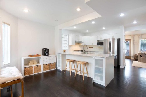 184 Inglewood Cove Se, Calgary, AB - Indoor Photo Showing Kitchen