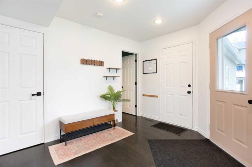 184 Inglewood Cove Se, Calgary, AB - Indoor Photo Showing Other Room