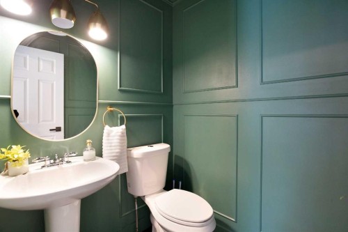 184 Inglewood Cove Se, Calgary, AB - Indoor Photo Showing Bathroom