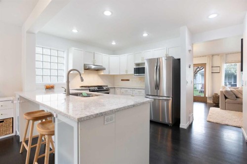 184 Inglewood Cove Se, Calgary, AB - Indoor Photo Showing Kitchen With Stainless Steel Kitchen With Double Sink With Upgraded Kitchen
