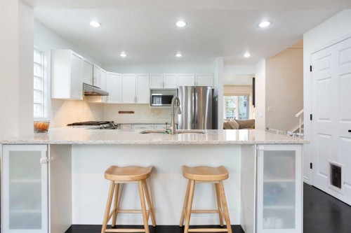 184 Inglewood Cove Se, Calgary, AB - Indoor Photo Showing Kitchen With Stainless Steel Kitchen With Upgraded Kitchen
