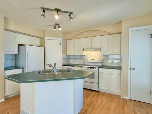 206 Tuscany Drive Nw, Calgary, AB - Indoor Photo Showing Kitchen With Double Sink