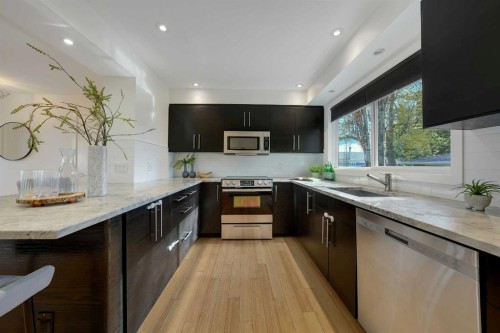 113 Langton Drive Sw, Calgary, AB - Indoor Photo Showing Kitchen With Stainless Steel Kitchen With Upgraded Kitchen