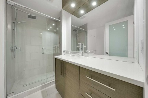 113 Langton Drive Sw, Calgary, AB - Indoor Photo Showing Bathroom