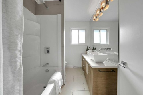 113 Langton Drive Sw, Calgary, AB - Indoor Photo Showing Bathroom