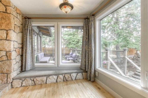 2519 Cherokee Drive Nw, Calgary, AB - Indoor Photo Showing Other Room