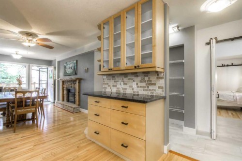 2519 Cherokee Drive Nw, Calgary, AB - Indoor Photo Showing Other Room