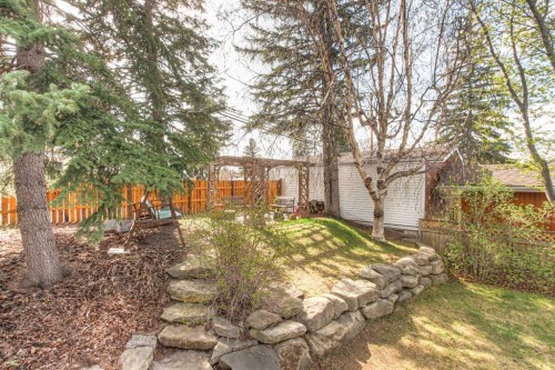 2519 Cherokee Drive Nw, Calgary, AB - Outdoor