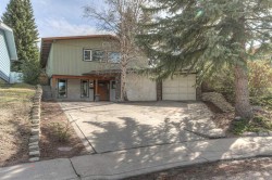 2519 Cherokee Drive NW Calgary, AB T2L 0X8