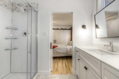 2519 Cherokee Drive Nw, Calgary, AB - Indoor Photo Showing Bathroom