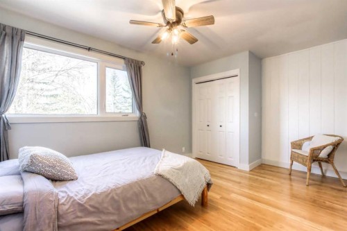 2519 Cherokee Drive Nw, Calgary, AB - Indoor Photo Showing Bedroom