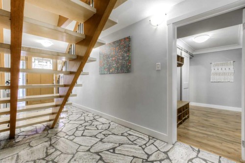2519 Cherokee Drive Nw, Calgary, AB - Indoor Photo Showing Other Room