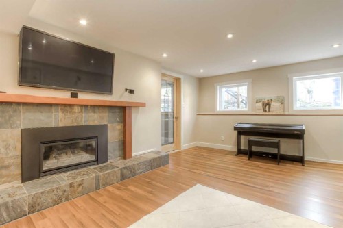 2519 Cherokee Drive Nw, Calgary, AB - Indoor Photo Showing Living Room With Fireplace