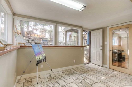 2519 Cherokee Drive Nw, Calgary, AB - Indoor Photo Showing Other Room