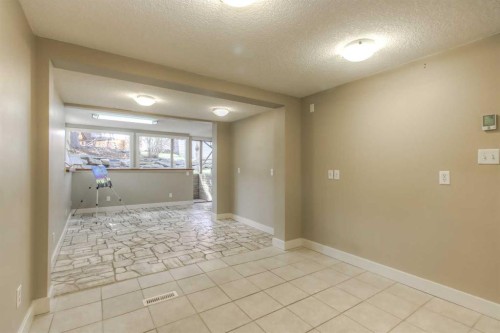 2519 Cherokee Drive Nw, Calgary, AB - Indoor Photo Showing Other Room