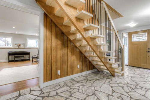 2519 Cherokee Drive Nw, Calgary, AB - Indoor Photo Showing Other Room