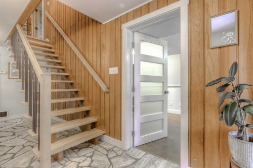 2519 Cherokee Drive Nw, Calgary, AB - Indoor Photo Showing Other Room