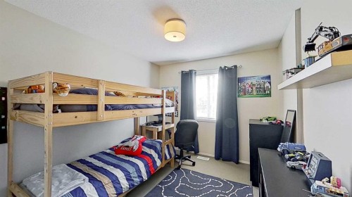 17 Sunset Heights, Cochrane, AB - Indoor Photo Showing Bedroom
