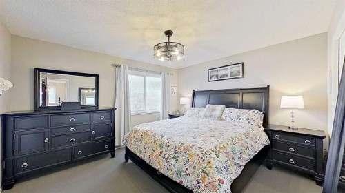 17 Sunset Heights, Cochrane, AB - Indoor Photo Showing Bedroom