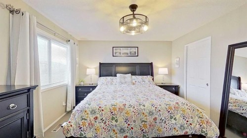 17 Sunset Heights, Cochrane, AB - Indoor Photo Showing Bedroom