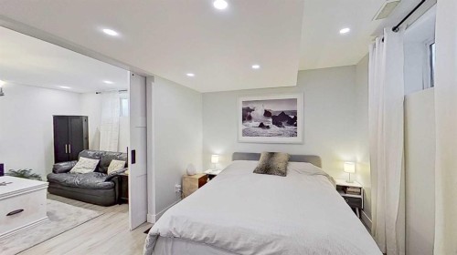 17 Sunset Heights, Cochrane, AB - Indoor Photo Showing Bedroom