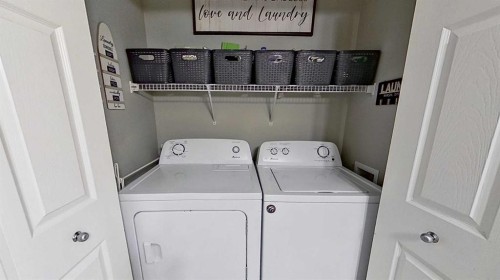 17 Sunset Heights, Cochrane, AB - Indoor Photo Showing Laundry Room