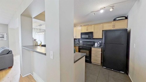 17 Sunset Heights, Cochrane, AB - Indoor Photo Showing Kitchen