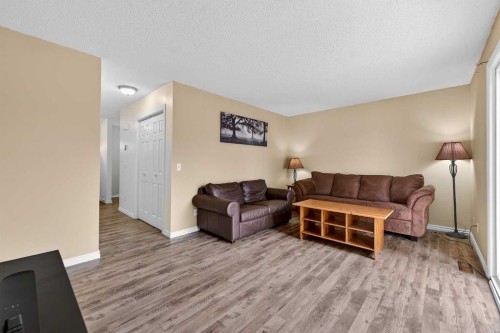 7-14736 Deerfield, Calgary, AB - Indoor Photo Showing Living Room
