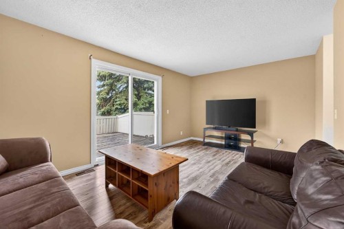 7-14736 Deerfield, Calgary, AB - Indoor Photo Showing Living Room