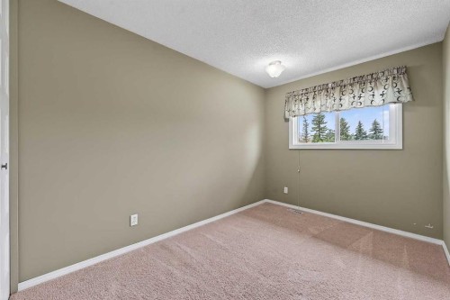 7-14736 Deerfield, Calgary, AB - Indoor Photo Showing Other Room