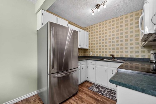 7-14736 Deerfield, Calgary, AB - Indoor Photo Showing Kitchen With Double Sink