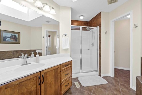 609 Chaparral Drive Se, Calgary, AB - Indoor Photo Showing Bathroom