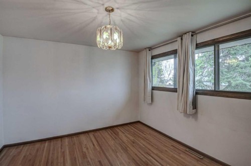 544 Thornhill Place Nw, Calgary, AB - Indoor Photo Showing Other Room