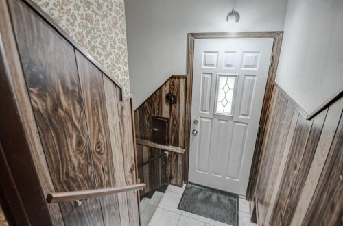 544 Thornhill Place Nw, Calgary, AB - Indoor Photo Showing Other Room