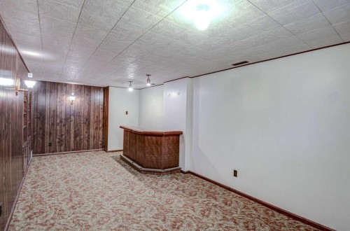 544 Thornhill Place Nw, Calgary, AB - Indoor Photo Showing Other Room