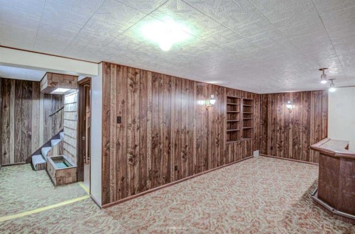 544 Thornhill Place Nw, Calgary, AB - Indoor Photo Showing Other Room