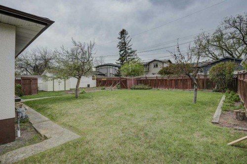 544 Thornhill Place Nw, Calgary, AB - Outdoor With Backyard