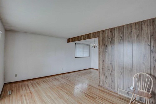 544 Thornhill Place Nw, Calgary, AB - Indoor Photo Showing Other Room