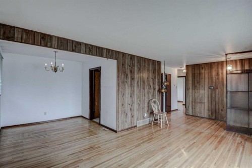 544 Thornhill Place Nw, Calgary, AB - Indoor Photo Showing Other Room