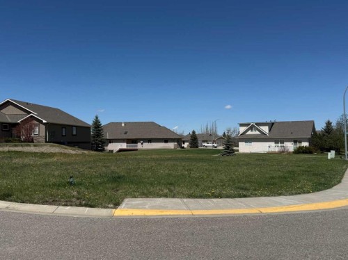 1101 Whispering Greens Bay, Vulcan, AB 